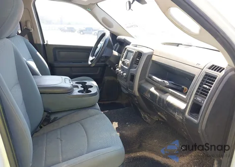 2019 Ram 1500 Classic Express 4X4 6'4 Box z USA, uszkodzony, nr VIN 1C6RR7FG9KS623965